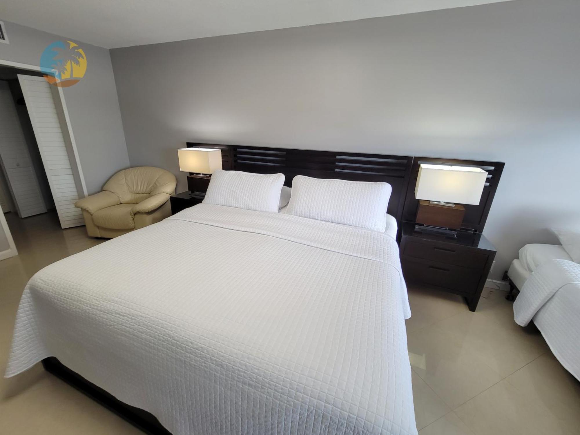 Deluxe Beach Resort - Hora Rentals ميامي بيتش المظهر الخارجي الصورة