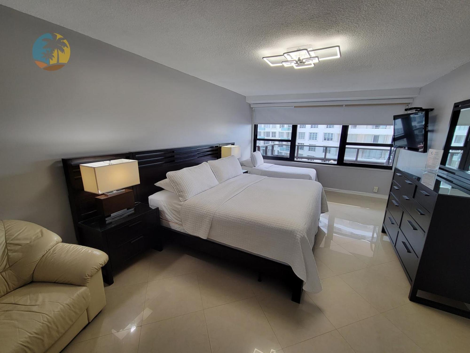 Deluxe Beach Resort - Hora Rentals ميامي بيتش المظهر الخارجي الصورة