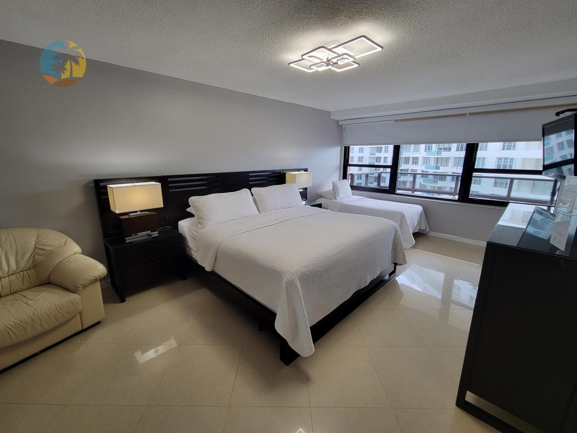 Deluxe Beach Resort - Hora Rentals ميامي بيتش المظهر الخارجي الصورة