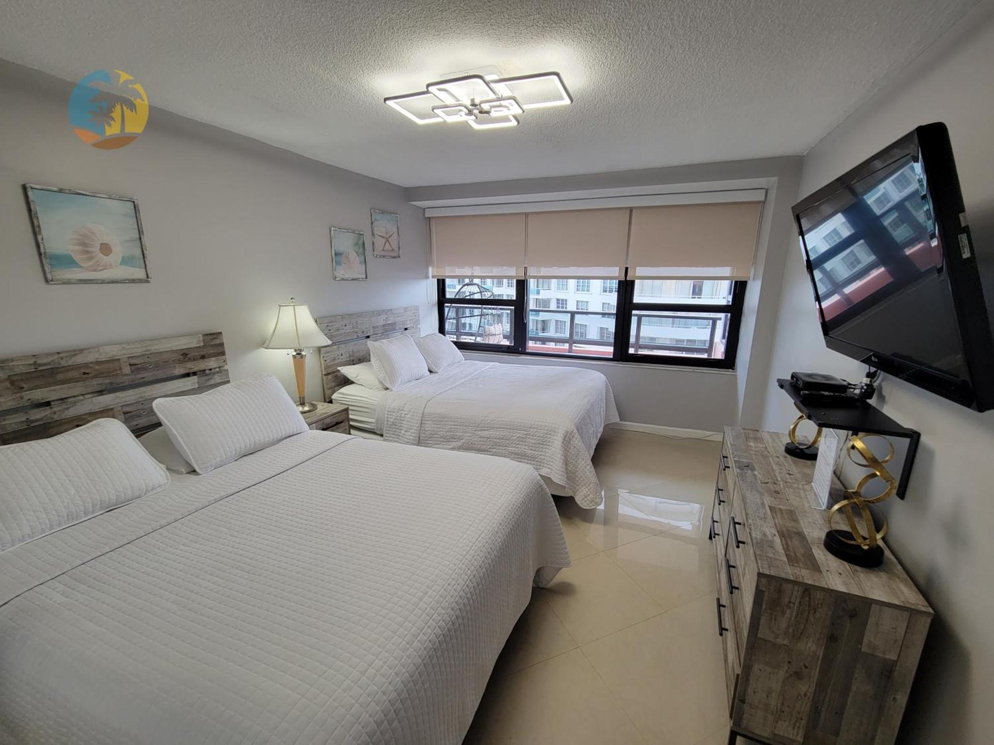 Deluxe Beach Resort - Hora Rentals ميامي بيتش المظهر الخارجي الصورة