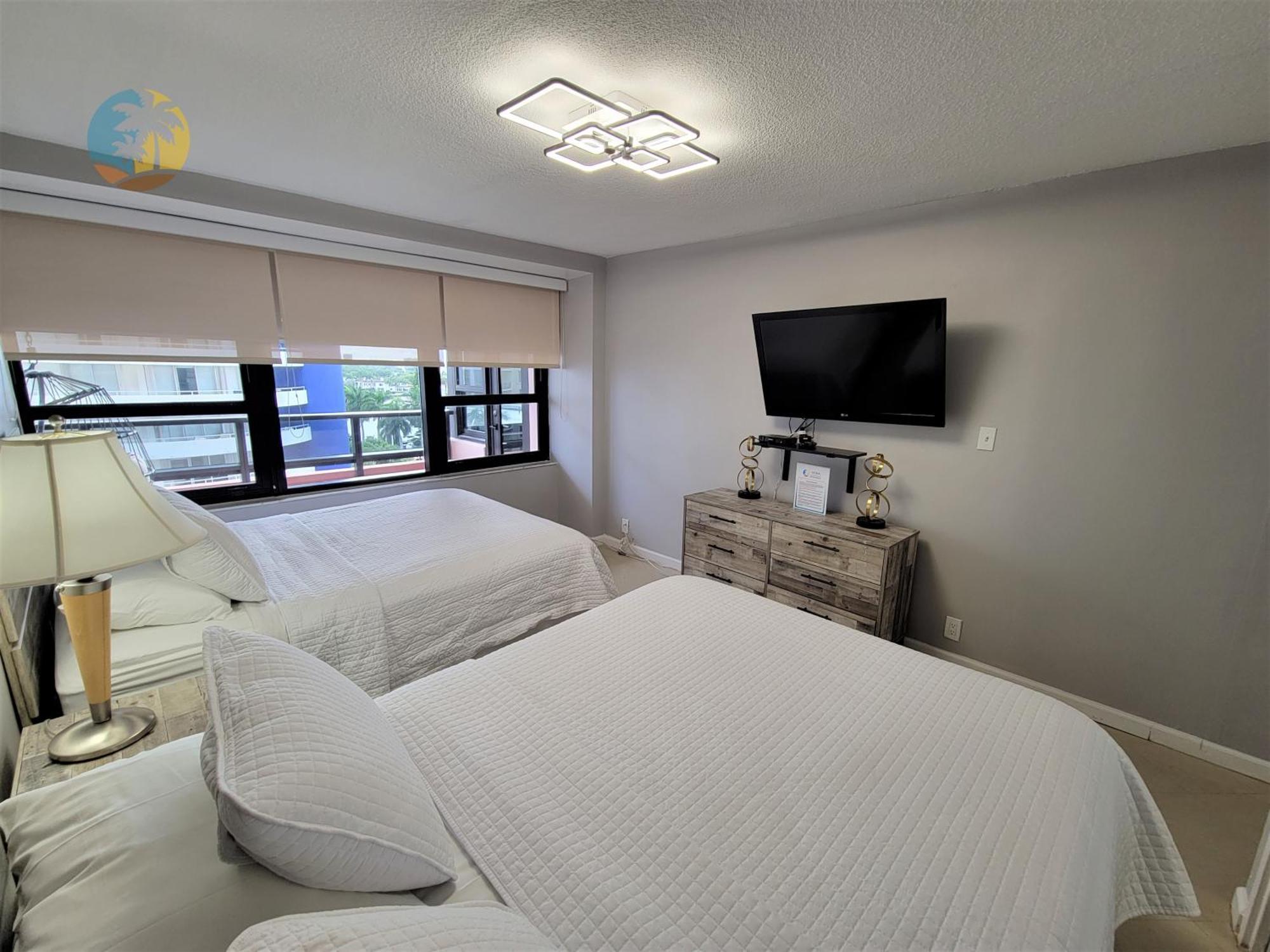 Deluxe Beach Resort - Hora Rentals ميامي بيتش المظهر الخارجي الصورة